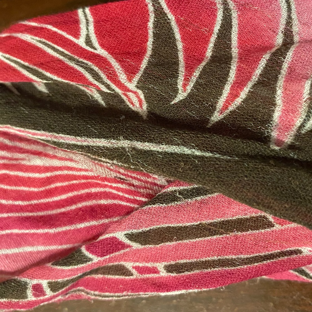 ‼️Slight Damage‼️Gucci Vintage Safari Palm Leaf Patterned Silk Neckerchief Scarf - Picture 9 of 13